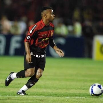 Carlinhos Bala chama Oswaldo de Oliveira de ‘entregador de colete’, e técnico rebate: ‘Todos os títulos sem treino’