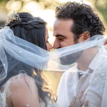 Filho de Daniela Mercury se casa em Salvador com a presença da mãe