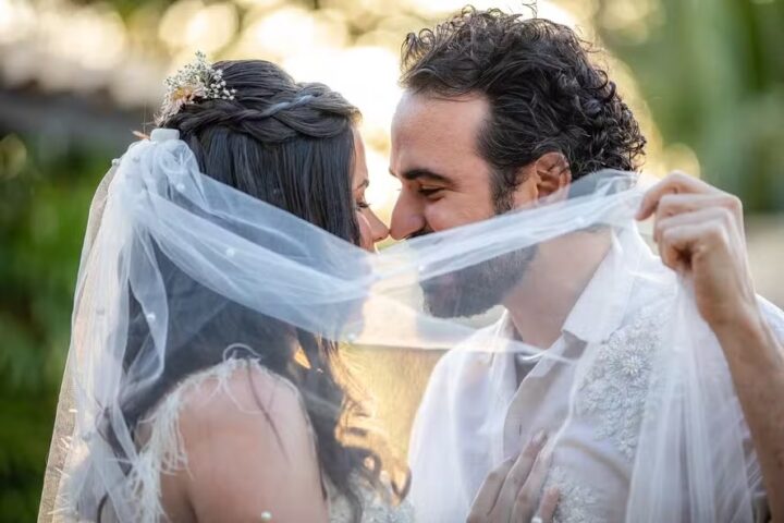 Filho de Daniela Mercury se casa em Salvador com a presença da mãe