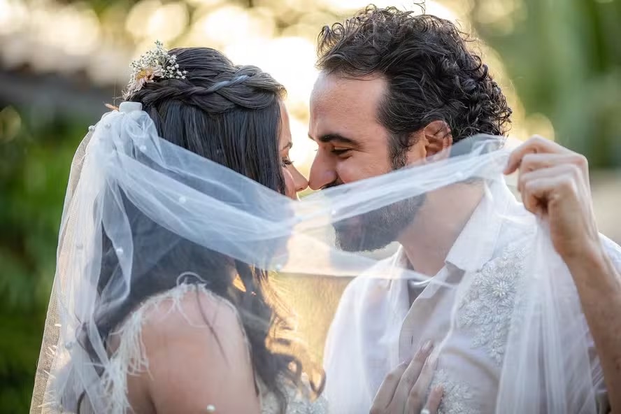 Filho de Daniela Mercury se casa em Salvador com cerimônia íntima e presença da mãe; veja fotos