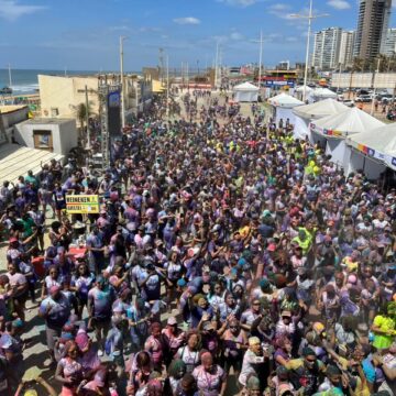 Com inscrições esgotadas, Corrida Colorida do Martagão reúne mais de 4,7 mil participantes na orla de Salvador; veja fotos