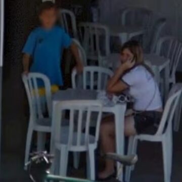 Marília Mendonça aparece em bar em imagem do Google