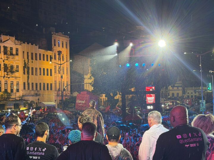 Leo Santana agradece público e explica adiamento de show após forte chuva em Salvador