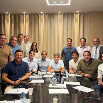 ACM Neto reúne deputados e lideranças em encontro político com foco em 2026