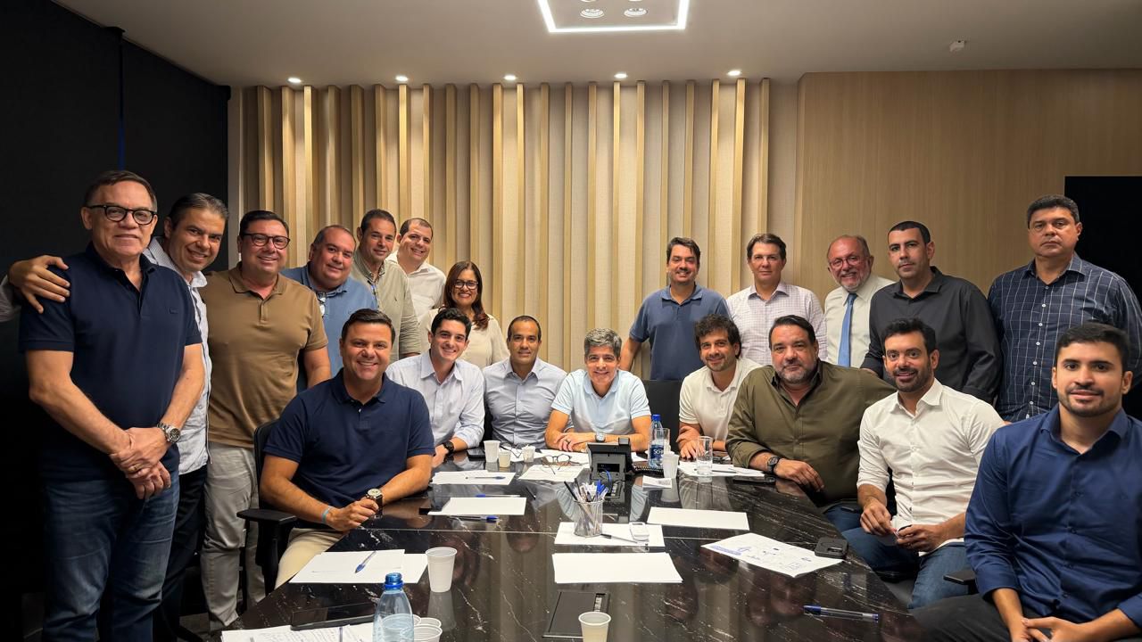 ACM Neto reúne deputados e lideranças em encontro político com foco em 2026