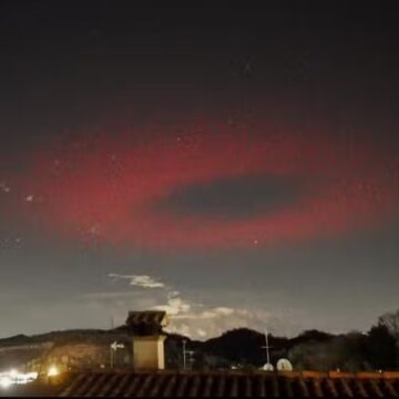 Argola vermelha aparece no céu de pequena cidade italiana e intriga cientistas
