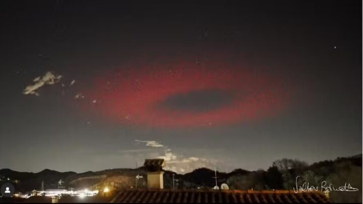 Argola vermelha aparece no céu de pequena cidade italiana e intriga cientistas