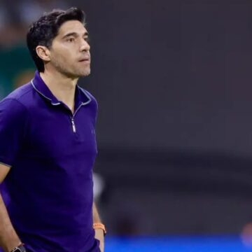 Após empate, Abel joga a toalha e diz que Brasileirão “está entregue”; veja vídeo