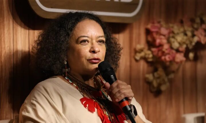 Primeira mulher negra na ABL, Ana Maria Gonçalves será empossada nesta sexta-feira