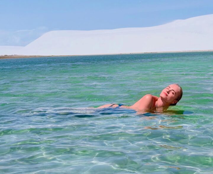Angélica surge de topless em fotos nos Lençóis Maranhenses