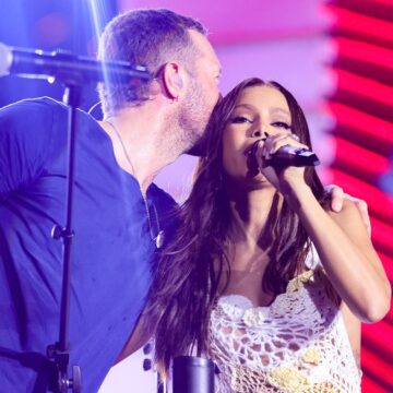 Chris Martin e Anitta fazem dueto de música do Coldplay em Belém