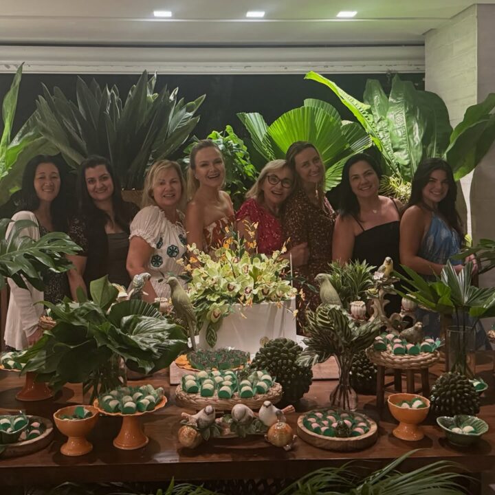 Eliana comemora aniversário em festa intimista com a família