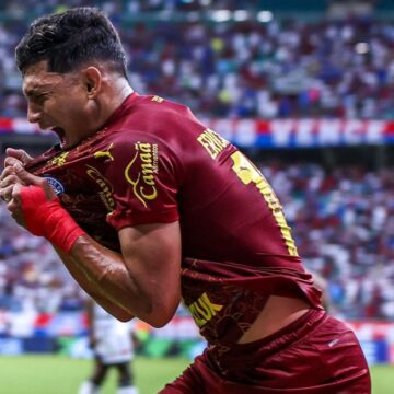 Bahia ganha do Vasco na Fonte Nova e encosta na briga por vaga direta na Libertadores; veja lances