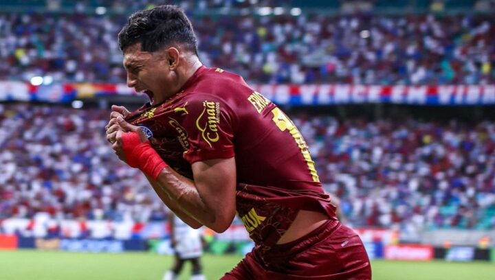 Bahia ganha do Vasco na Fonte Nova e encosta na briga por vaga direta na Libertadores; veja lances