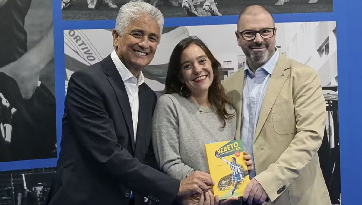 Ex-atacante baiano Bebeto lança biografia recebe homenagens em La Coruña: “Coração cheio de alegria”