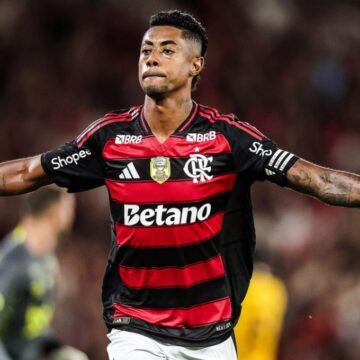 Flamengo vence Sport e assume liderança provisória do Brasileirão; veja gols Flamengo vence Sport e assume liderança provisória do Brasileirão; veja gols