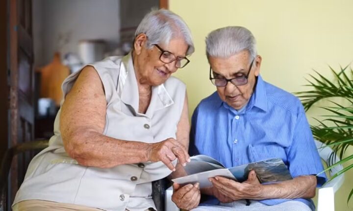 Casal de idosos oficializa casamento religioso após quase 70 anos juntos na Bahia