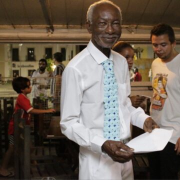 Cantina da Lua celebra 40 anos do tombamento do Centro Histórico com instalação de placa comemorativa