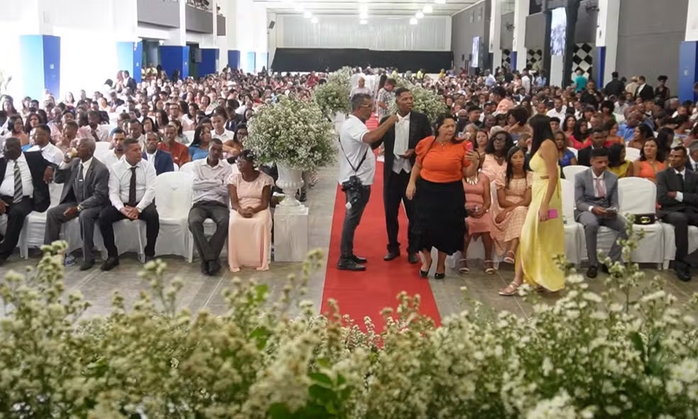 Casamento coletivo reúne mais de 200 casais em Feira de Santana