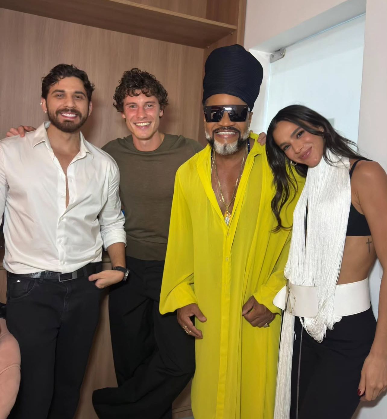 Gustavo Mioto registra encontro com Shawn Mendes, Carlinhos Brown e Bruna Marquezine em São Paulo