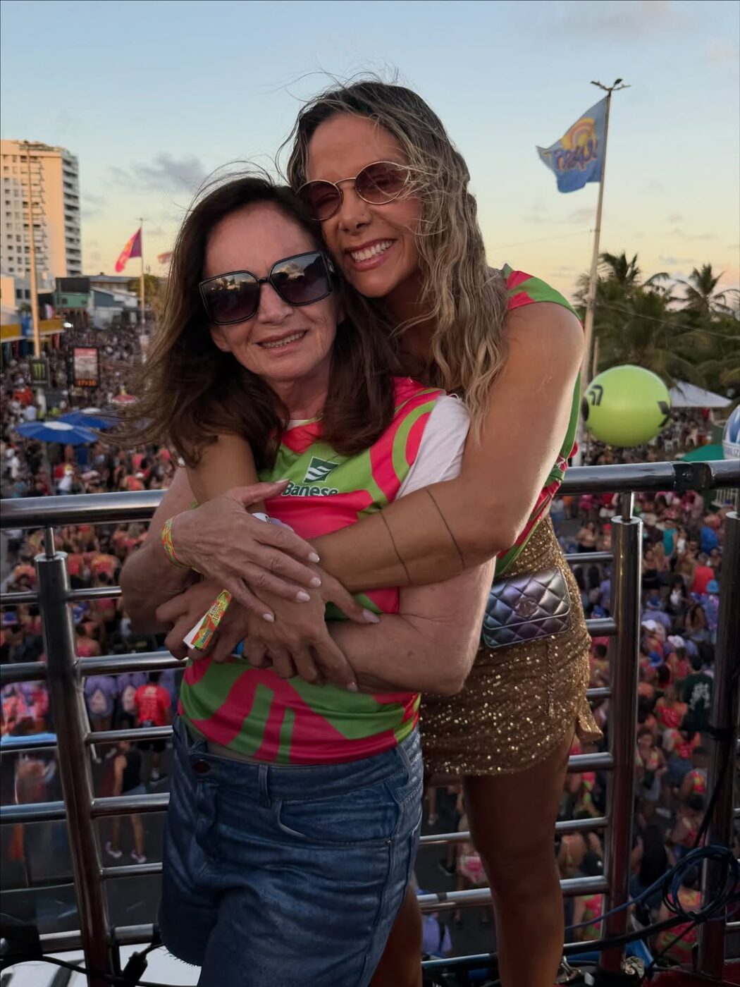 Carla Perez faz homenagem de aniversário à mãe após Pré-Caju: ‘Amo ver essa alegria’