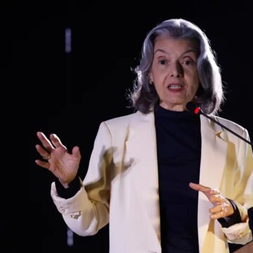 ‘Ditadura é como erva daninha que precisa ser cortada’, diz Carmén Lúcia