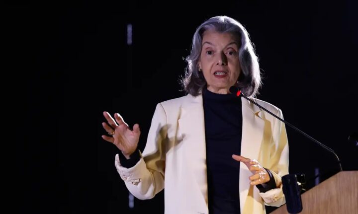 ‘Ditadura é como erva daninha que precisa ser cortada’, diz Carmén Lúcia