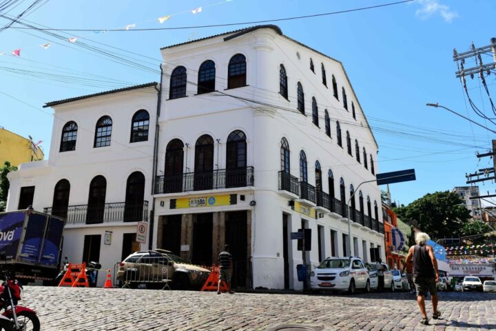 Casa do Benin reabre com exposição que celebra a conexão entre Bahia e a diáspora