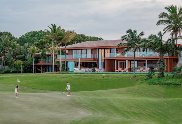 Residência em Trancoso assinada por arquitetos baianos é destaque na Casa Vogue