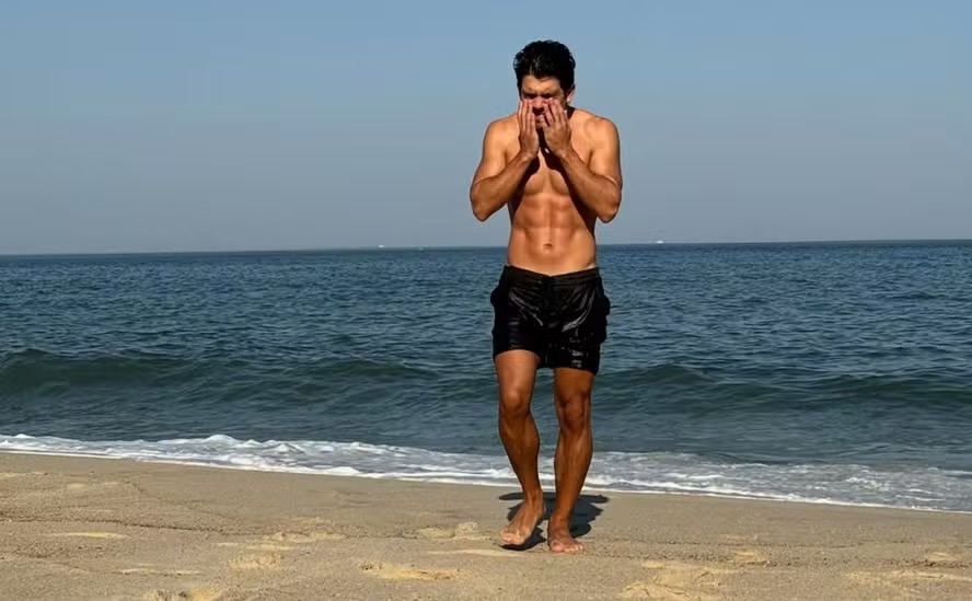 Daniel Rangel curte praia e se prepara para nova novela da Globo