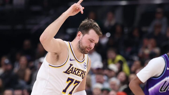 Veja a ‘caneta’ de Doncic e ponte aérea que coroaram vitória apertada dos Lakers sobre o Jazz
