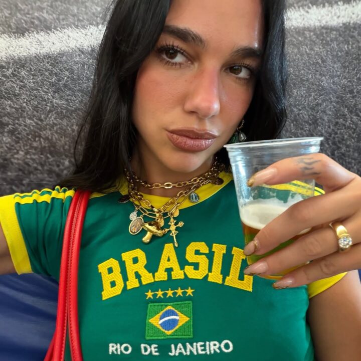 Farofa, cerveja e Cristo: Dua Lipa abre álbum de fotos no Rio de Janeiro