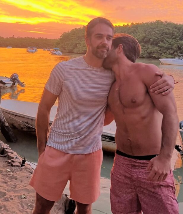 Governador do RS, Eduardo Leite passa feriado em praia na Bahia ao lado do marido, Thalis Bolzan; veja foto