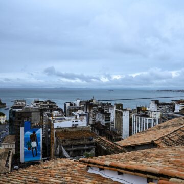 Frente fria provoca chuvas intensas em Salvador com acumulados superiores à média de novembro