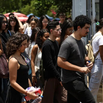 Enem 2025: cerca de 70% dos inscritos fizeram as duas etapas da prova; governo anuncia novidades para 2026