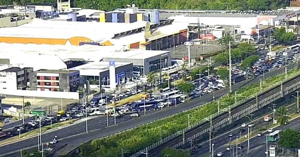 Após obras, trânsito na Av. ACM será totalmente liberado na noite desta segunda (10)