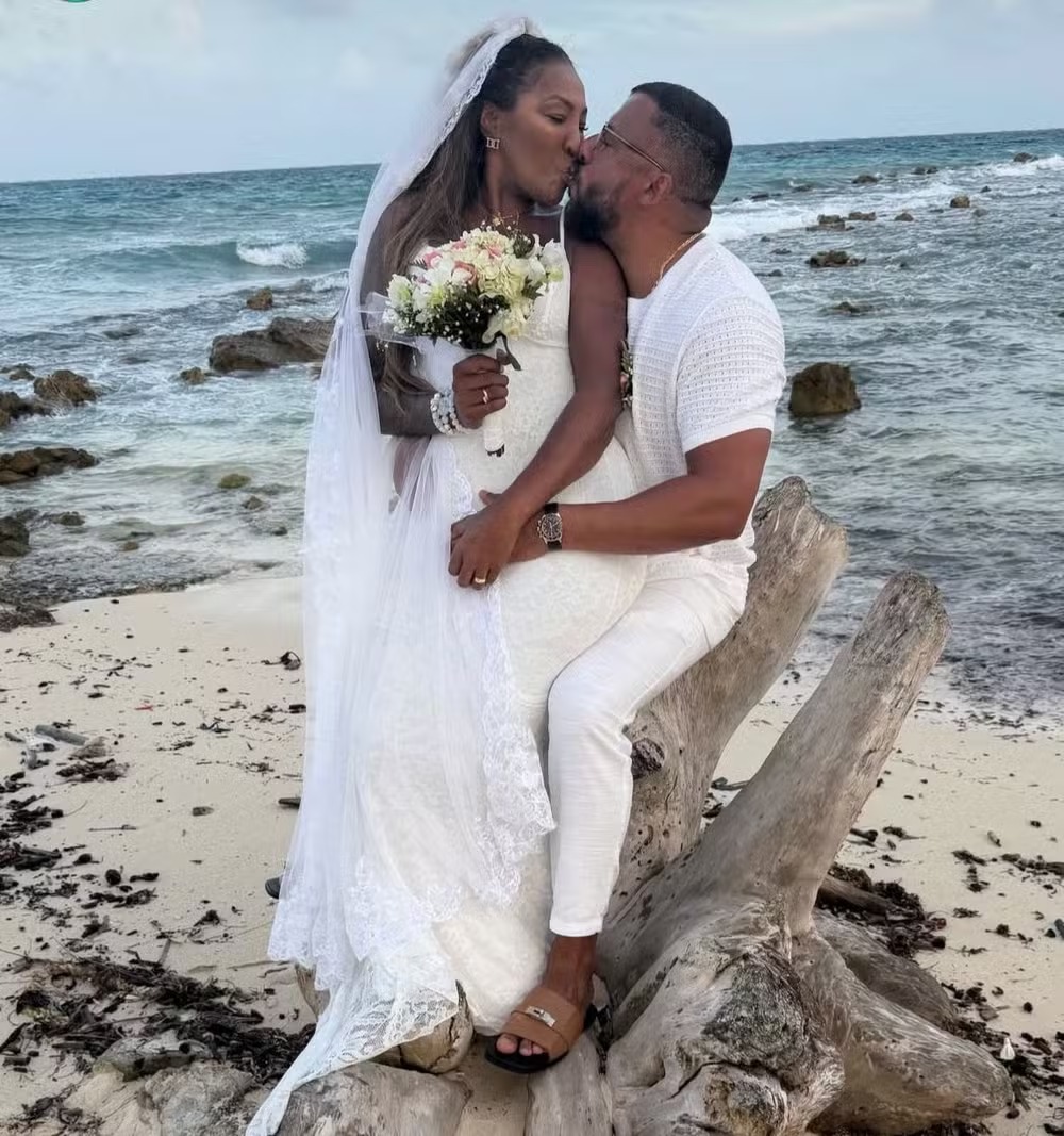 Mãe de Ludmilla renova votos com marido, ex-segurança da filha, durante viagem à Colômbia