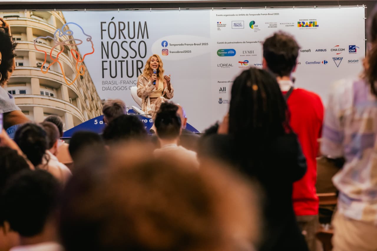 Erika Hilton defende reparação histórica e critica fundamentalismo religioso em Salvador