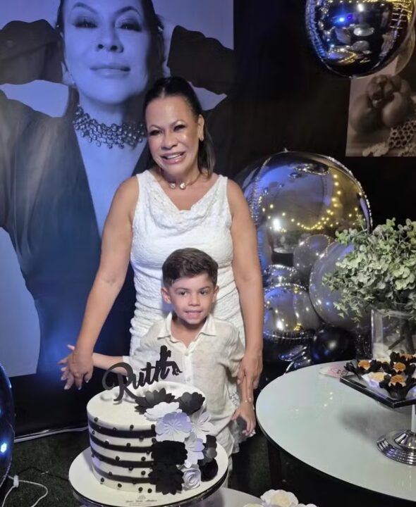 Filho de Marília Mendonça participa da festa de 57 anos da avó Ruth Moreira