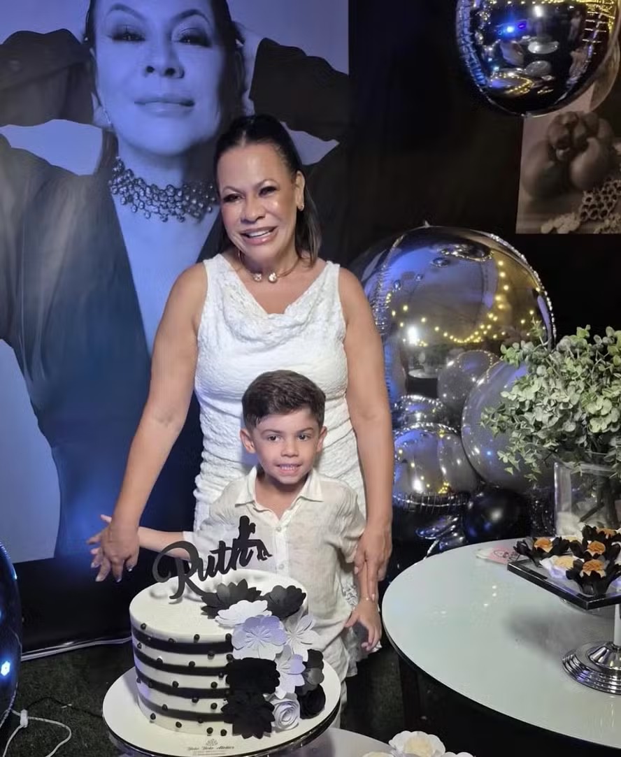 Filho de Marília Mendonça participa da festa de 57 anos da avó Ruth Moreira