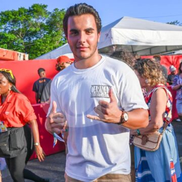 Filho de Ivete Sangalo curte show da mãe em Salvador; veja vídeo