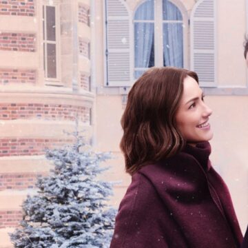 O filme natalino da Netflix que leva negócios, champanhe e romance para Paris