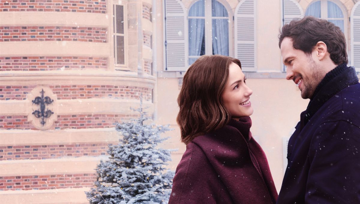 O filme natalino da Netflix que leva negócios, champanhe e romance para Paris