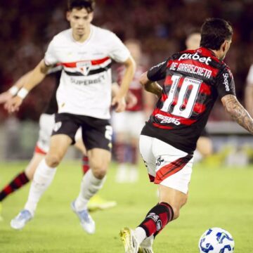 Flamengo empata com São Paulo e deixa escapar liderança do Brasileirão; veja gols