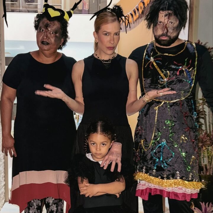 Lore Improta faz Halloween em casa com a família e Liz impressiona como ‘Wandinha’