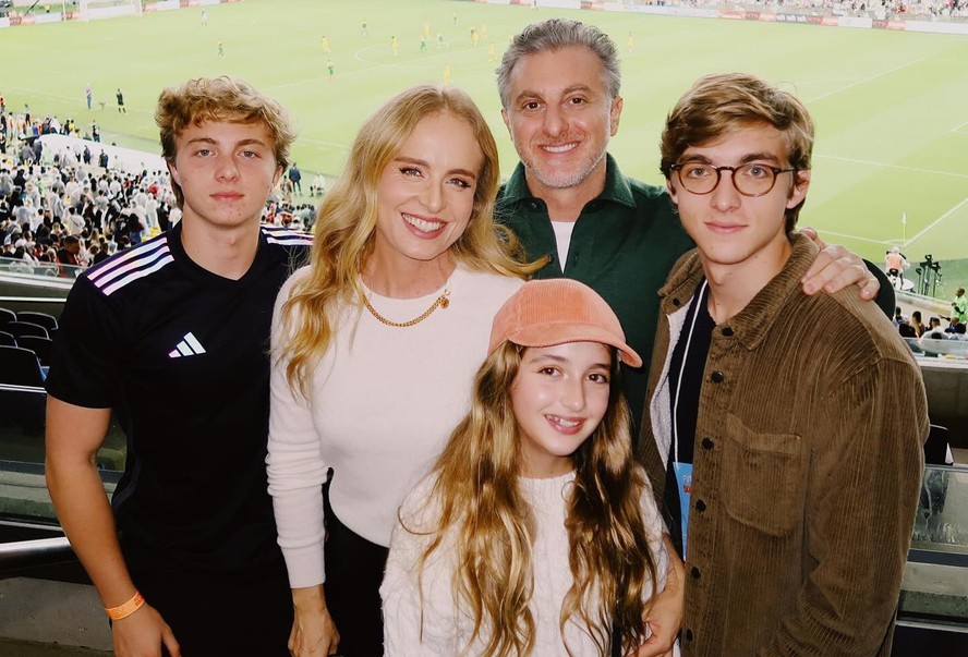 Angélica ganha declaração dos filhos em data especial: “Mulher mais incrível”