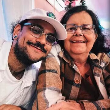 Ex-BBB João Luiz Pedrosa lamenta a morte da mãe: ‘Fica em paz’