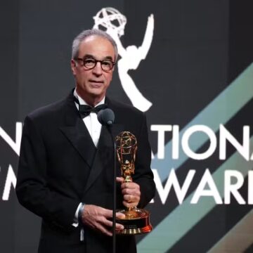 João Roberto Marinho recebe prêmio de Personalidade Mundial da Televisão no Emmy Internacional 2025