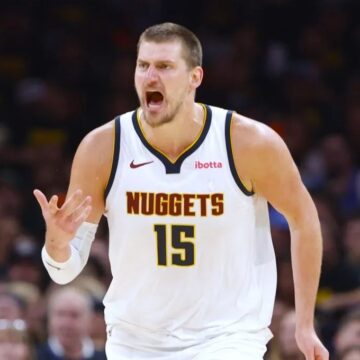 Jokic acerta passe de costas em vitória do Nuggets  e segue no topo da corrida para MVP; veja lance