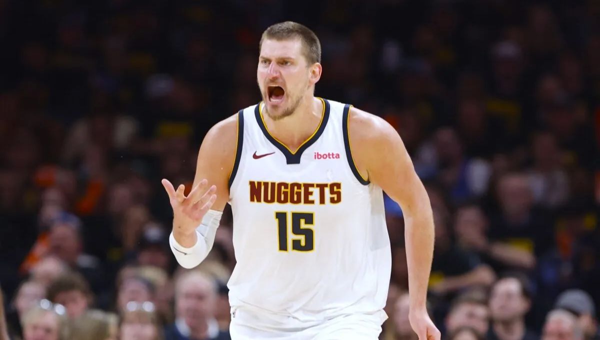 Jokic acerta passe de costas em vitória do Nuggets  e segue no topo da corrida para MVP; veja lance